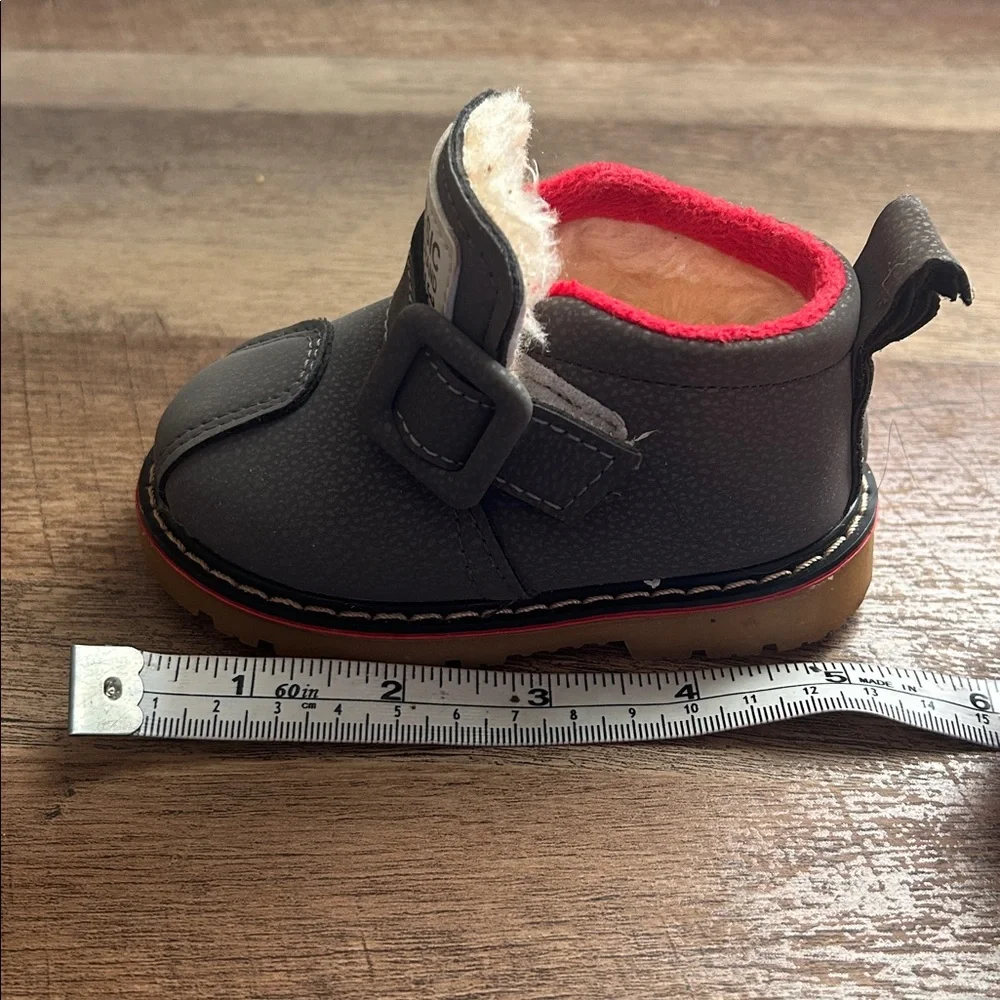 Classic Fashion Brand Raw 3301 Kids Gray Boots with fur.Size 5.
